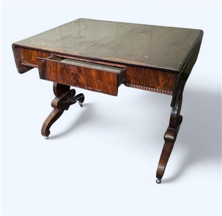 A mahogany Bierdermeier side table. First half 19th century. 82 x 120 x 76 cm.