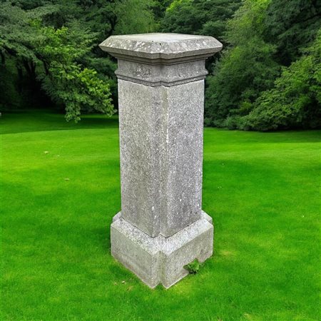 A tall column of cast stone. Height: 80 cm. x 32 cm. x 32 cm.