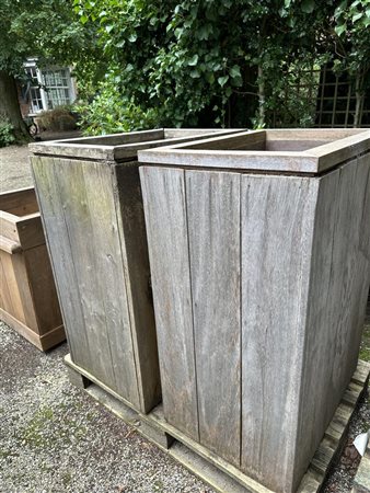 A lot of (2) identical, rectangular, greyed, teak planters. 100 x 72 x 50 cm.