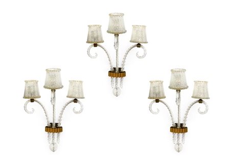 BAROVIER & TOSO Tre lampade a parete con struttura in ottone e vetro a...