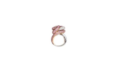 Anello in oro rosa con diamanti taglio brillante, zaffiri e morganite centrale