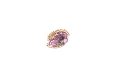 Anello in oro rosa con diamanti e grande kunzite