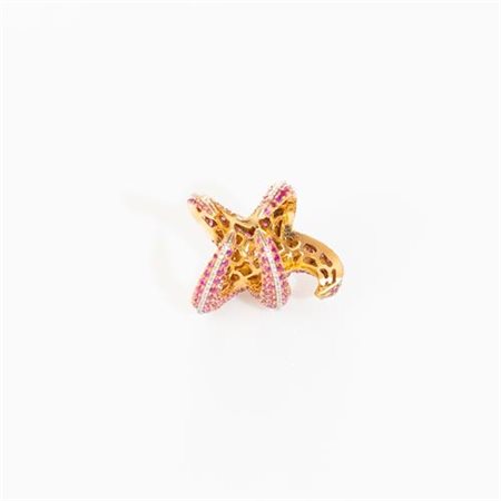 Anello in oro rosa a forma di stella marina con zaffiri rosa e diamanti taglio brillante