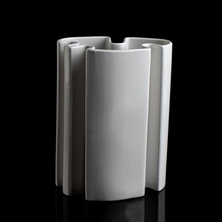  
Vaso in vitreous china 
 26x19x12 cm