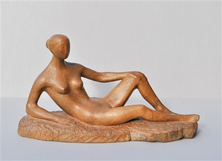 David Moroder Nudo sdraiato;Legno, alt. 24 cm, largh. 43 cm Firma