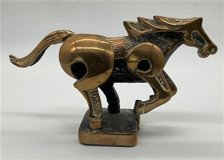 Domenico Colanzi "Cavallo" 
scultura in bronzo dorato
cm 13,5x24,5x7,5
firmato a