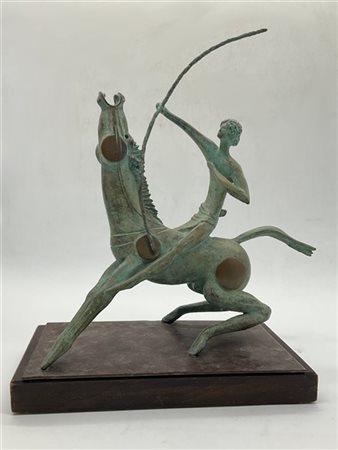 Augusto conti "Giovane arciere a cavallo" 
scultura multiplo in bronzo su base i