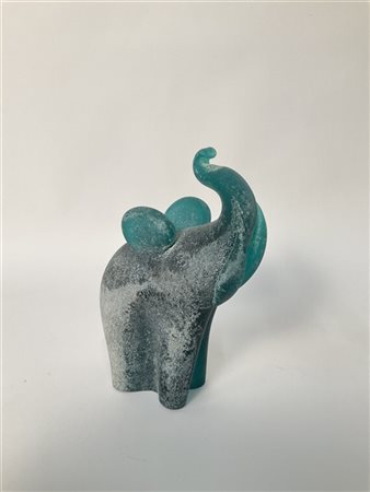 Nason Figura di elefante in vetro verde tipo scavo. Murano. (h cm 21) (difetti)