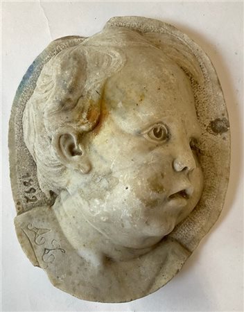 Scultore del secolo XIX. Altorilievo ovale in marmo scolpito raffigurante profi