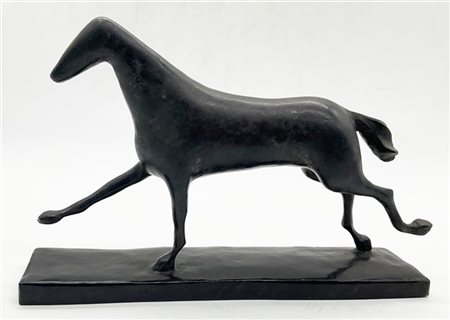 Firma indecifrata “Cavallo” 1996, scultura in bronzo (L cm 32) siglato e datato