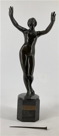 Da Eugen Schlipf

"Cloe" Monaco 1898
scultura in bronzo (h cm 30) su base in ma