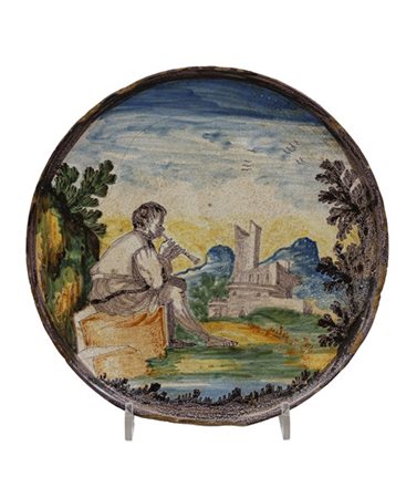 Manifattura di Pavia, secolo XVIII. Alzata in maiolica dipinta in policromia co