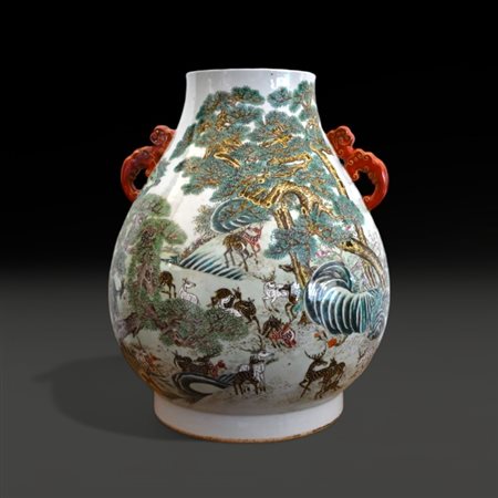 A imposing Chinese 'Hundred deer' vase