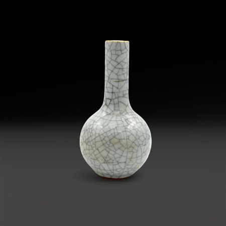 A Chinese small craquelè globular vase