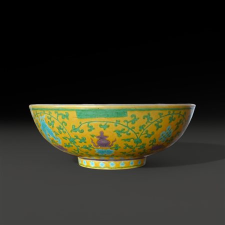 A Chinese yellow ground bowl