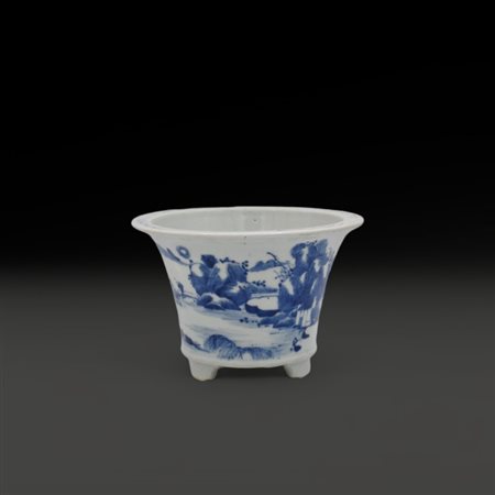 A Chinese blue and white cachepot