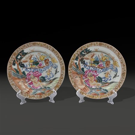 A pair of fine Chinese export ware dishes