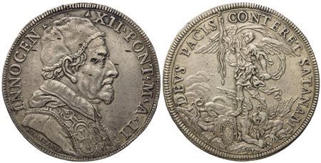 STATO PONTIFICIO. Roma. Innocenzo XII (1691 - 1700). Piastra 1693 "San Michele Arcangelo". Ag (31,92 g; 44,6 mm)