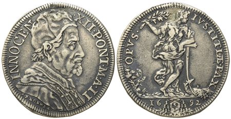 STATO PONTIFICIO. Roma. Innocenzo XII (1691 - 1700). Mezza piastra 1692 "Allegoria della Pace". Ag (15,9 g; 38 mm)