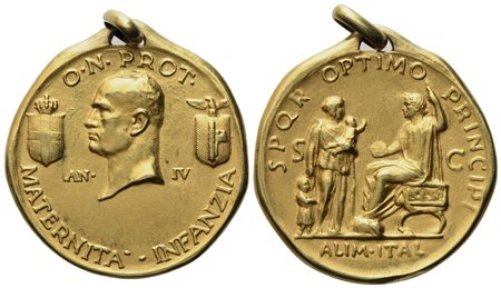 REGNO D'ITALIA. Vittorio Emanuele III (1900 - 1943). Medaglia per l'Opera Protezione Maternità e Infanzia. A. XV (1937). Au (12,36 g; 28 mm)