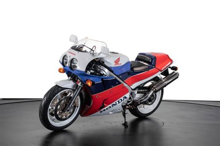 HONDA<BR>Modello RC 30