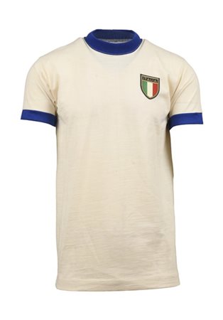 Squadra Nazionale Italiana. Maglia Nr.18 preparata per la gara amichevole contr