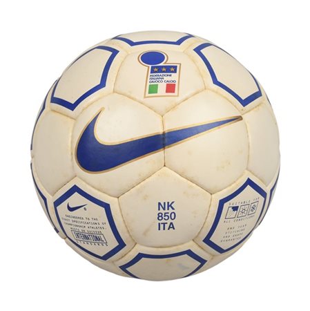 Italia - Moldavia. Pallone ufficiale utilizzato durante l'incontro di qualifica