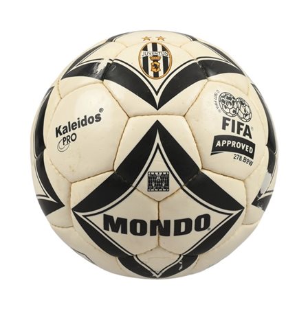 Juventus FC - Feyenoord Rotterdam. Pallone ufficiale utilizzato durante l'incon