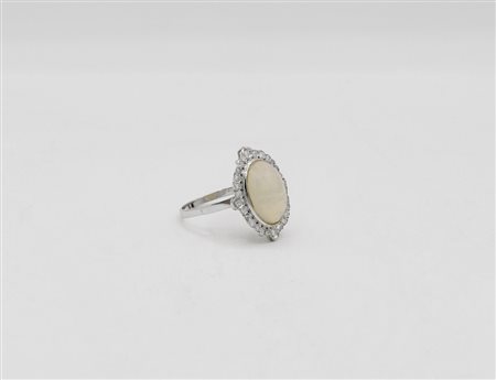 Anello in oro bianco 750 con opale