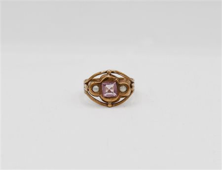 Anello in oro con rosa di Francia e perline