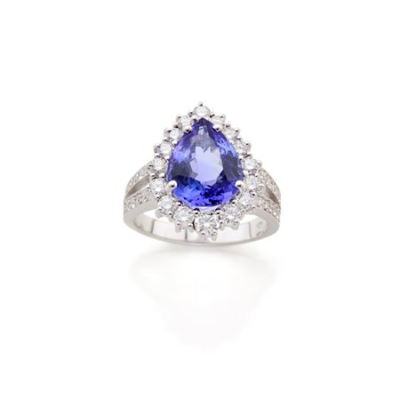  
Anello in oro con diamanti e tanzanite 
 