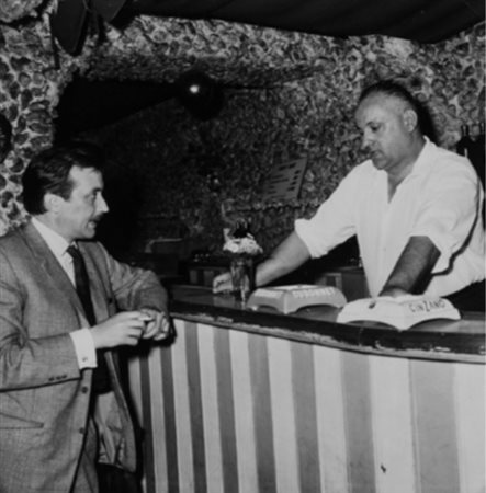 DOISNEAU ROBERT Gentilly (France) 1912 Le Maitre d'Hotel du Club de Jazz du...