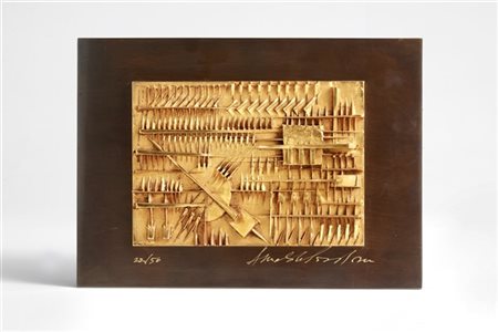 Arnaldo Pomodoro "Tablet of signs I per Montefluos" 1985
bronzo dorato, ottone b