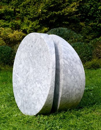 MARTA PAN "Cylindre en deux" 1976
marmo di Carrara
cm 85,5x85,5x45 circa

Proven