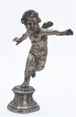  
Cherubino in argento  Manifattura italiana, XVIII/XIX secolo
 17 x 13 cm