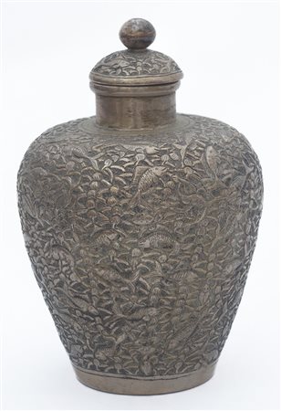  
Piccolo contenitore in argento Persia, XIX secolo
 12 x 8 cm