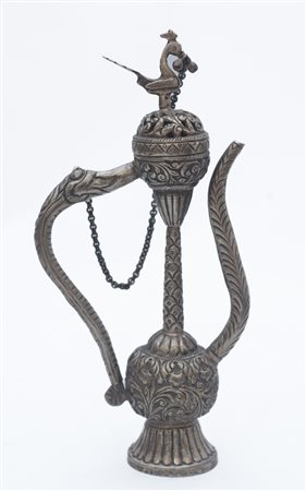  
Pipa Hookah in argento Manifattura orientale, XIX secolo
 20 x 10 cm