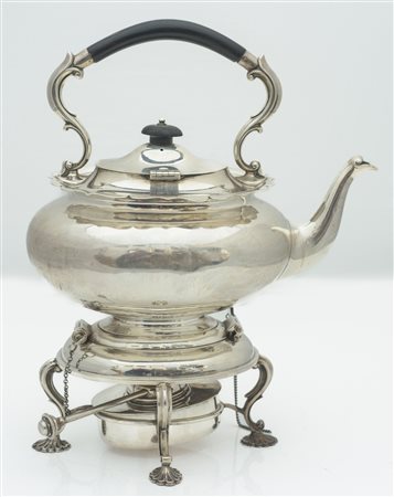  
Samovar in argento Manifattura inglese, XIX/XX secolo
 24 x 26 cm