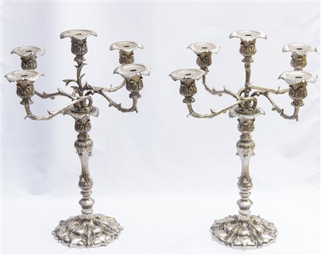  
Coppia di grandi candelabri Manifattura italiana, prima XX sec.
 78 x 64 cm (larghezza massima)