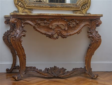  
Grande Console Manifattura Romana, metà XVIII secolo
 97 x 170 x 75 cm