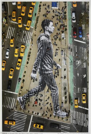 MIGRANTS poster dell'installazione realizzata da JR a New York tra il 27...