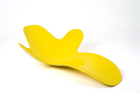 MONICA GRAFFEO. Lazy Mary yellow lacquered chaise longue for DISGUINCIO