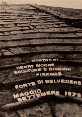  
Manifesto della mostra Henry Moore Sculture e Disegni, tenutasi da maggio a settembre 1972 presso il Forte del Belvedere 
 cm 100x69