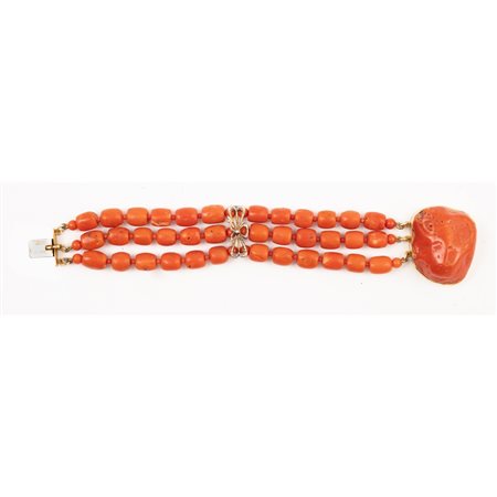 BRACCIALE in corallo rosso con susta in oro giallo 18 KT