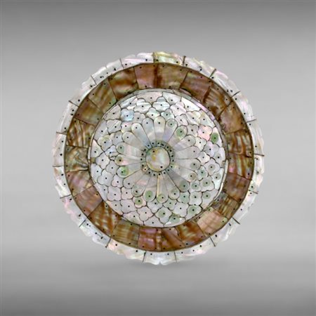 Indo-Portuguese mother-of-pearl dish