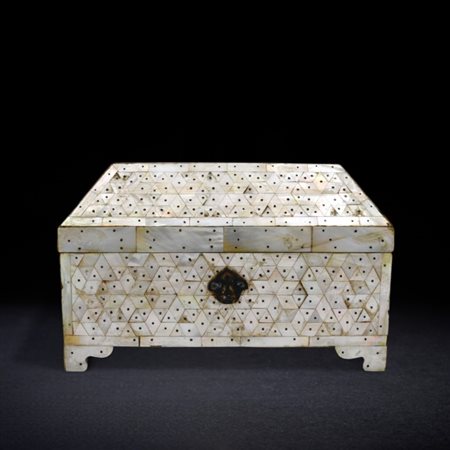 Indo-Portuguese mother-of-pearl casket