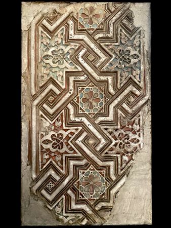 A large fragment of polychrome Nasrid stucco