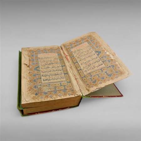 A large Qur'an