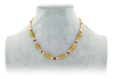 Collana in oro, perle e rubini Oro giallo 750/000. Peso complessivo gr. 15,30...