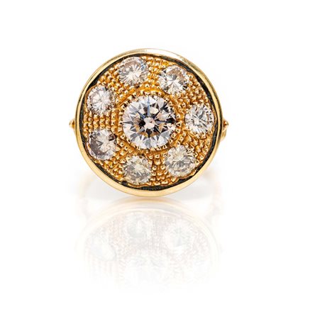 Anello a toppa in oro e brillanti Oro giallo 750/000. Diamante centrale in...